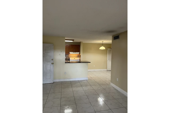 $2050 : Condo 2/1 For Rent image 3