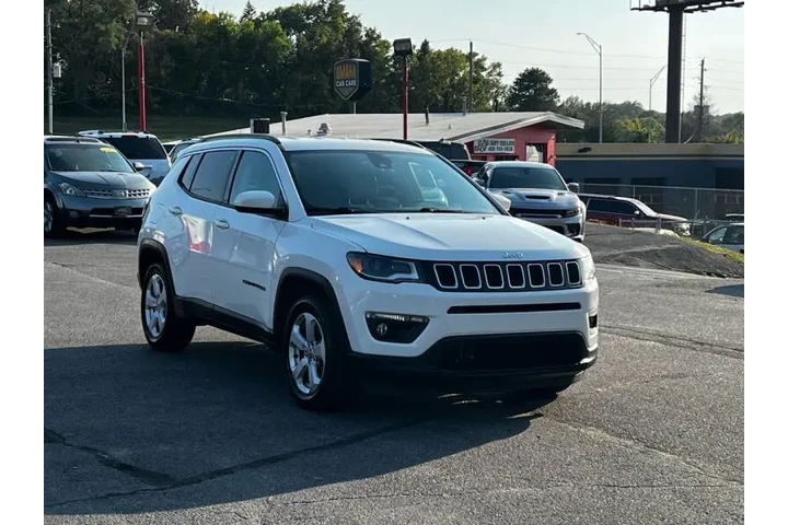 $10450 : 2018 Compass Latitude image 6