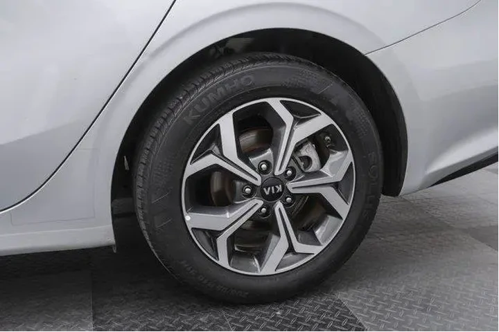 $14556 : Kia Forte 2021 LXS 4dr Sedan image 9