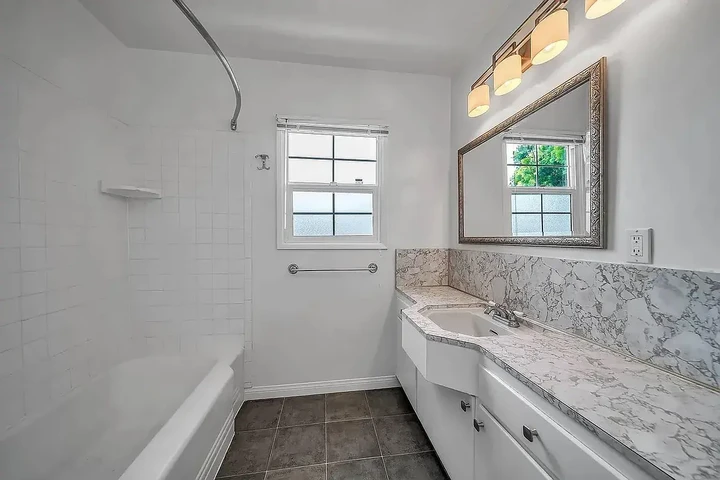 $1000 : Rara vez disponible image 1