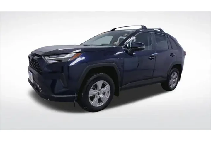 $30795 : Toyota RAV4 2023 AWD XLE 4dr image 4