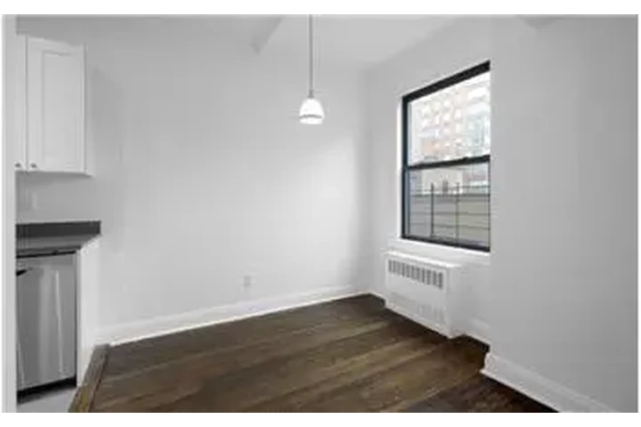 $4200 : Rental property with 1 bedro image 10