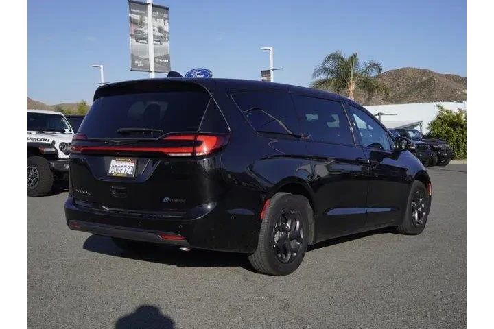 $27011 : Chrysler Pacifica Hybrid 202 image 4