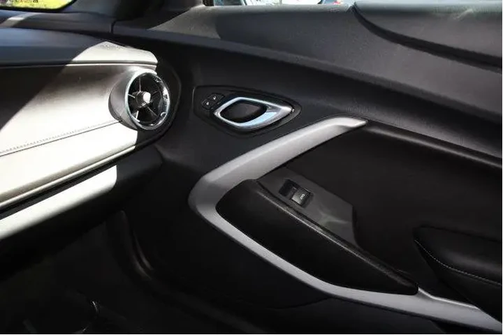 $39989 : Chevrolet Camaro 2023 SS 2dr image 8