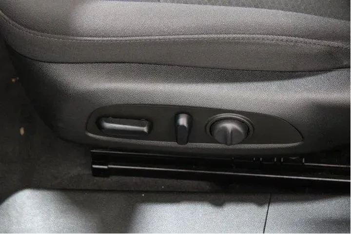 $20988 : Chevrolet Malibu 2023 LT 4dr image 7