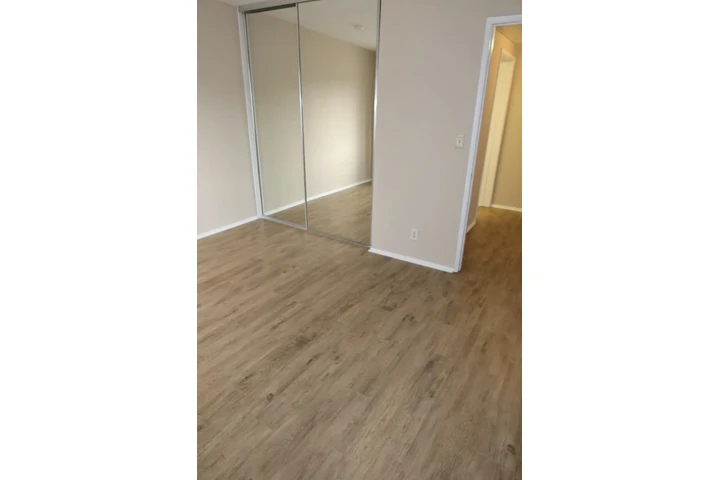 $1950 : 2 Bedroom Apt in W Adams  Blvd image 7