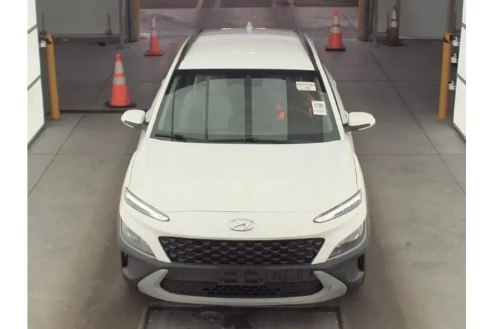 $17993 : Hyundai KONA 2023 AWD SEL 4d image 2