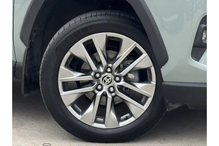 $26874 : Toyota RAV4 2023 XLE Premium image 3