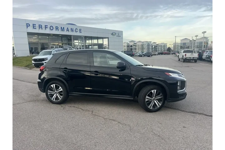 $17582 : Mitsubishi Outlander Sport 2 image 4