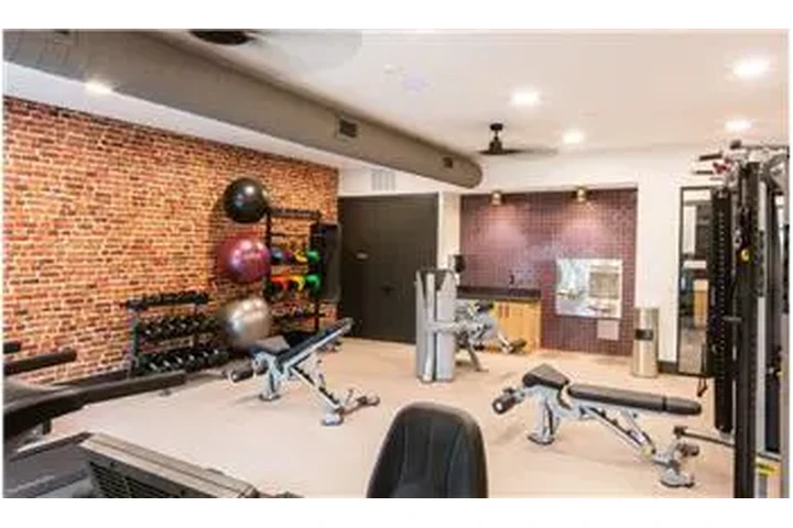 $1660 : Rental property with 0 bedro image 7