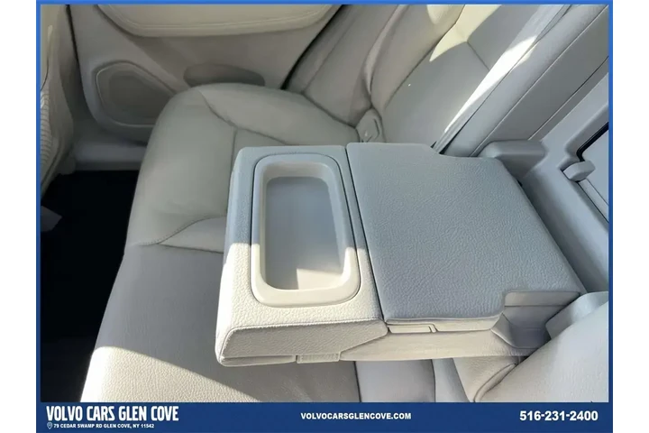 $24000 : Volvo XC60 2021 AWD T5 Momen image 10