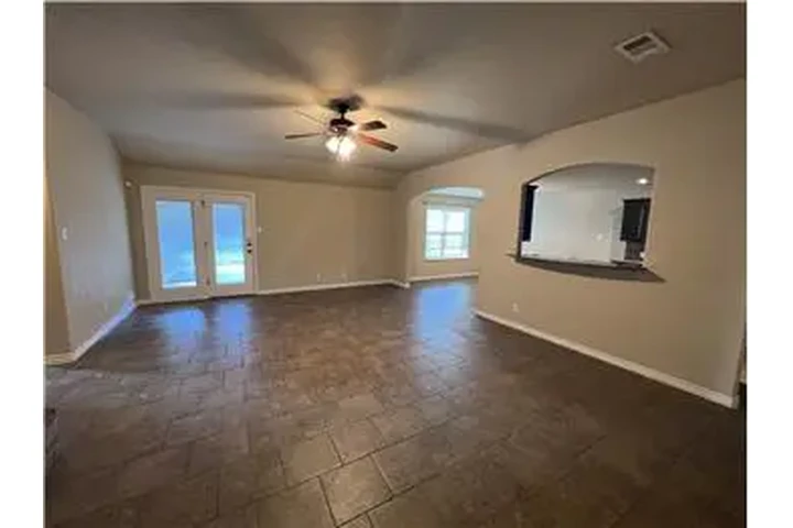 $1800 : Rental property with 4 bedro image 3