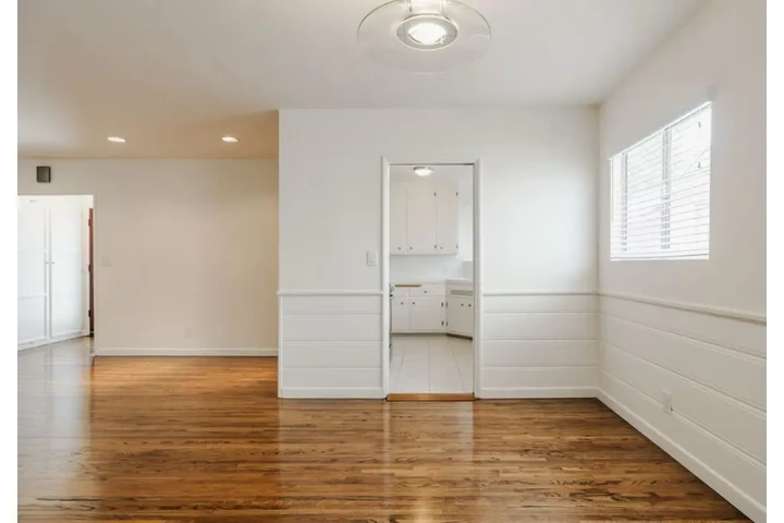 $2400 : 3Bed/2Bed House available now image 7