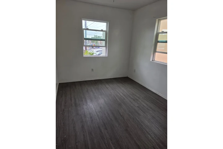 $875 : Se renta cuarto image 3