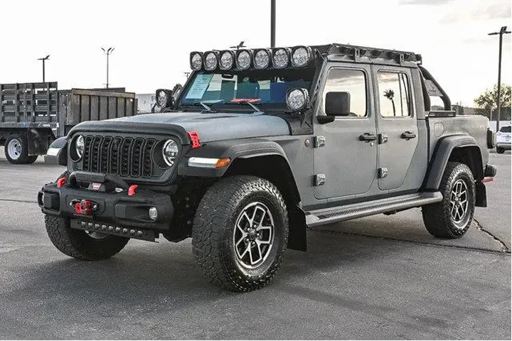 Jeep Gladiator 2024 4x4 Rubi image 3