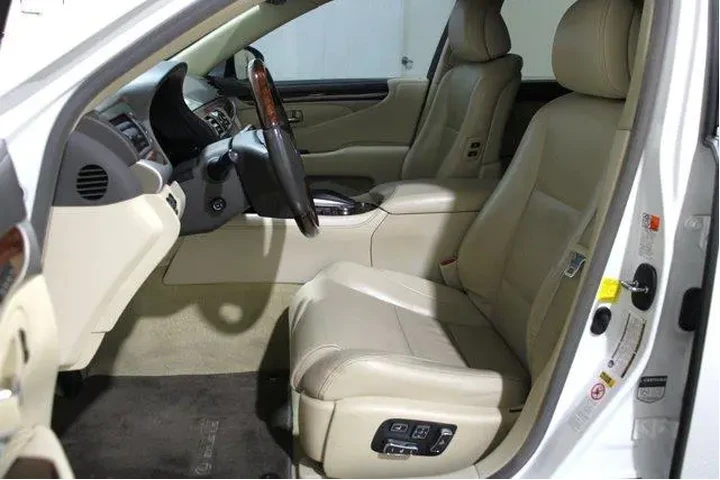$26998 : Lexus LS 460 2015 4dr Sedan image 3