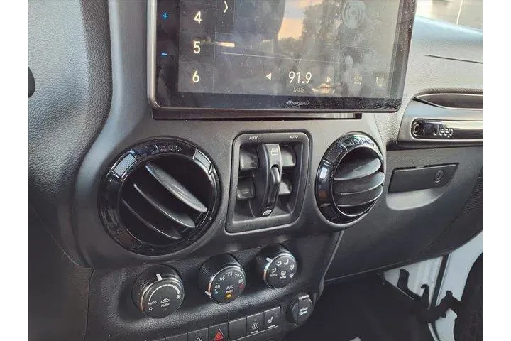 Jeep Wrangler Unlimited 2015 image 8