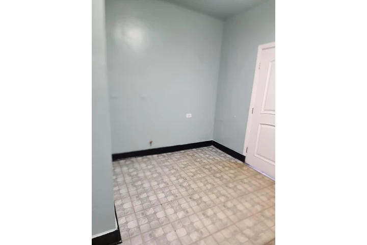$1000 : Re renta espacio comercial image 1