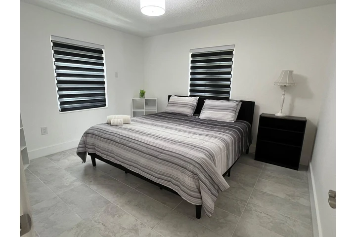 $1000 : ROOM FOR RENT image 5