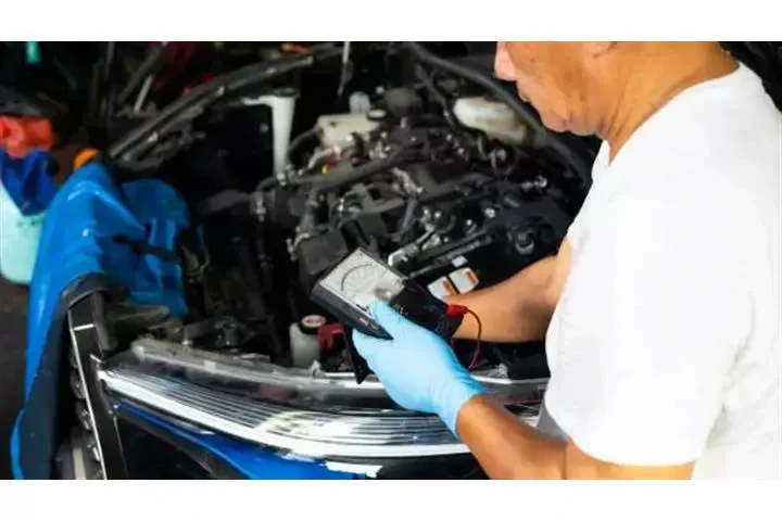 Diagnostic & Repair Salas image 5