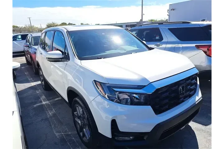 $27590 : Honda Passport 2023 AWD EX-L image 2