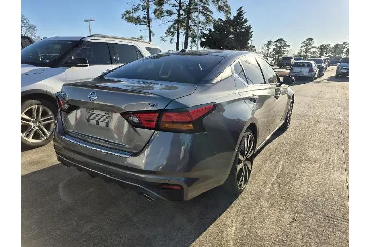 $20981 : Nissan Altima 2022 2.5 SR 4d image 3