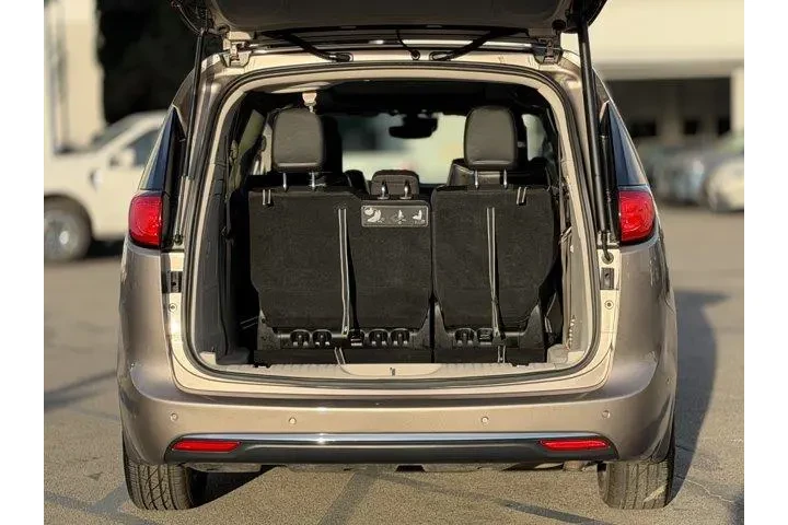 $18995 : Chrysler Pacifica Hybrid 201 image 9