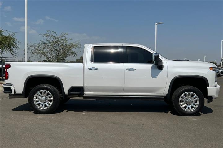 $57998 : Silverado 2500HD High Country image 3