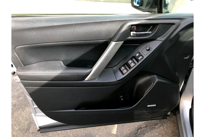 $11990 : 2015 Forester 2.5i Limited image 9