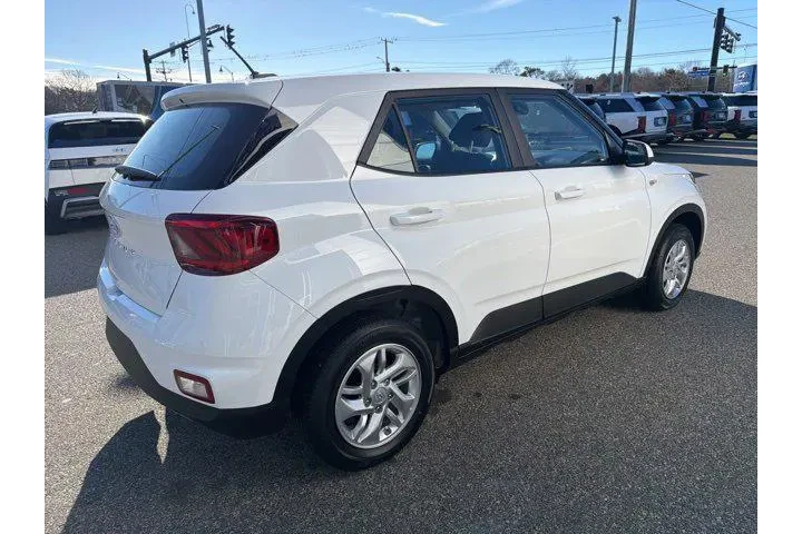 $19977 : Hyundai VENUE 2025 SE 4dr Cr image 6