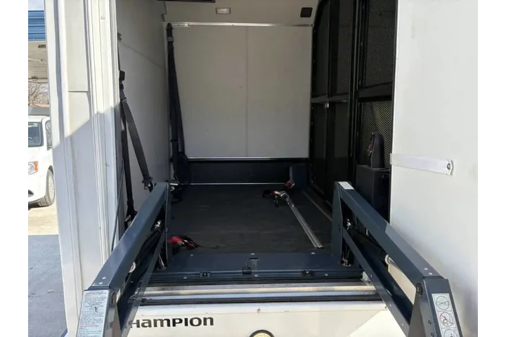 $20990 : 2006 E-Series E-450 SD image 10