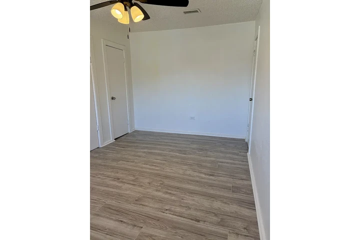 $790 : Modern 1BD 1BT available image 6