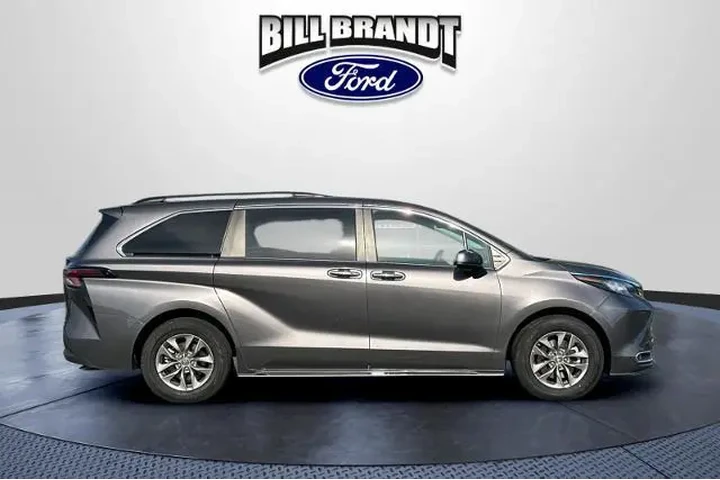 $38800 : Toyota Sienna 2023 XLE 8-Pas image 2