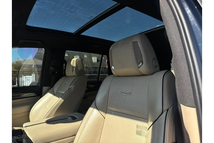 2022 Escalade Premium Luxury image 10