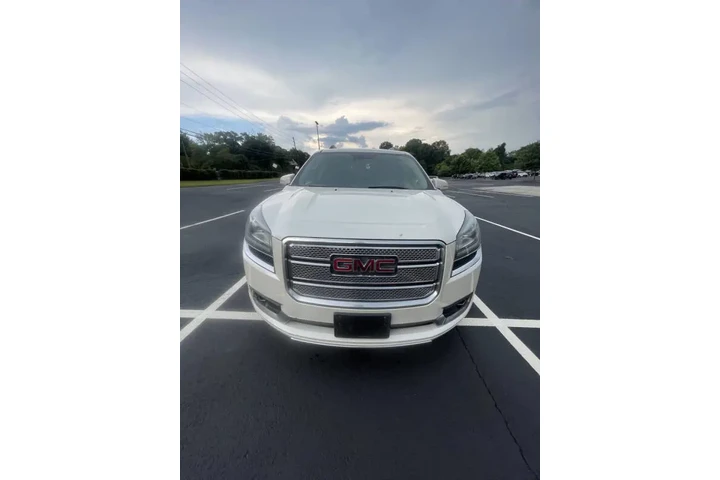 $12000 : 2014 GMC Acadia Denali image 3