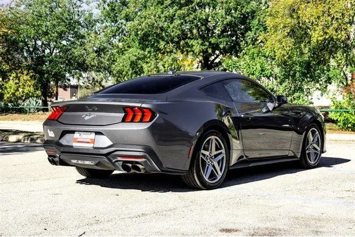 $27995 : Ford Mustang 2024 EcoBoost 2 image 5
