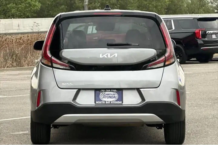 $16990 : Kia Soul 2024 LX 4dr Crossov image 5