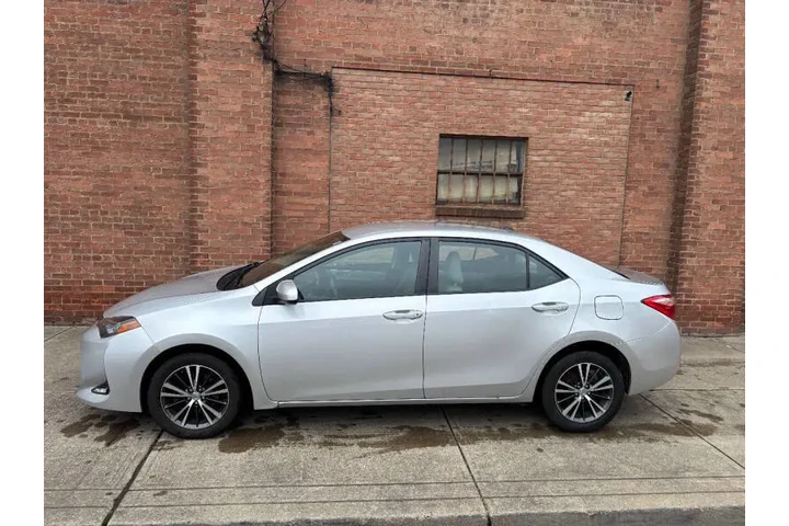 $15500 : 2018 Corolla LE image 3