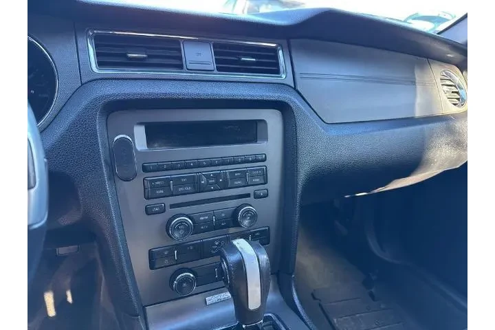 $13680 : Ford Mustang 2014 V6 2dr Con image 10