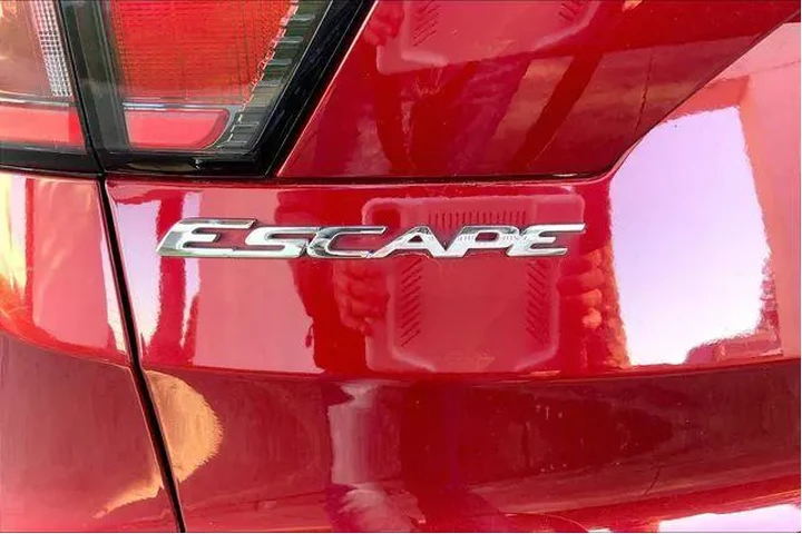 $8985 : Ford Escape 2017 SE 4dr SUV image 8