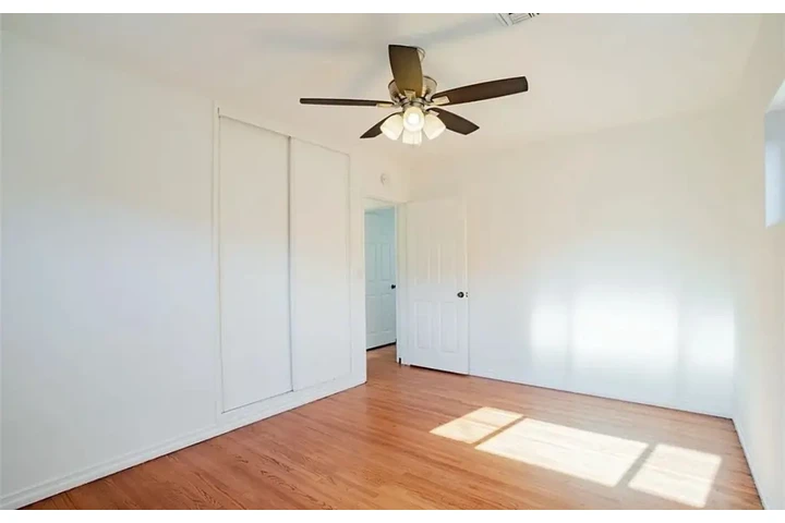 $2000 : 2 Bedroom House in Los Angeles image 6