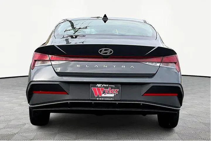 $20798 : Hyundai ELANTRA 2025 SE 4dr image 3