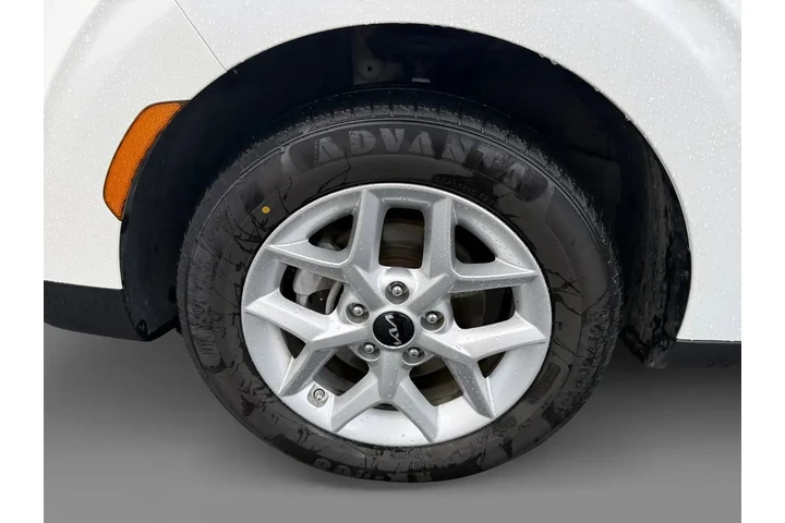 $16801 : Kia Soul 2024 S 4dr Crossove image 8