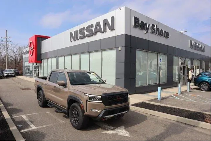 $33720 : Nissan Frontier 2023 4x4 SV image 1