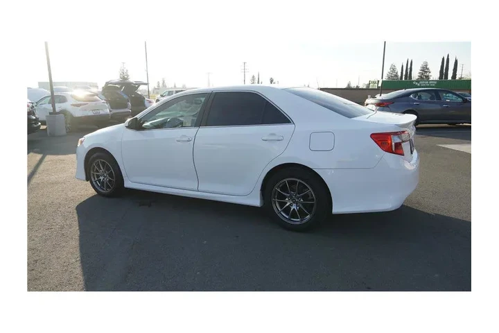 $16984 : 2014 Camry SE Sedan 4D image 8