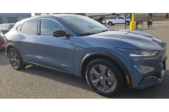$29600 : Ford Mustang Mach-E 2023 Sel image 4