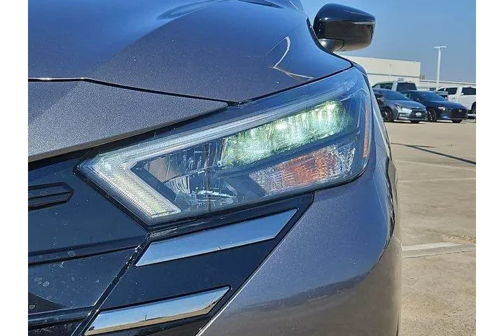 $17147 : Nissan Versa 2024 SR 4dr Sed image 9