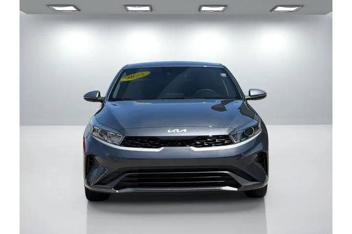 $18988 : Kia Forte 2023 LXS 4dr Sedan image 9