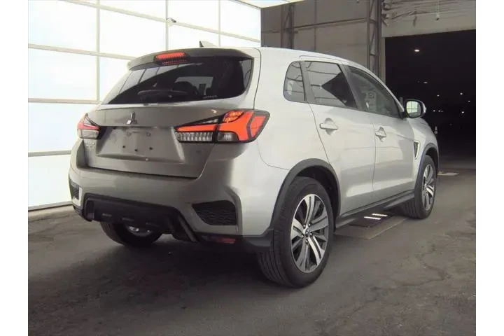 $19108 : Mitsubishi Outlander Sport 2 image 4