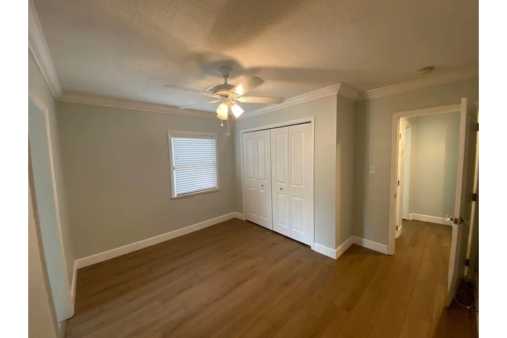 $900 : Spacious 2X2 with fresh ! image 7